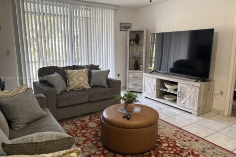 Купить кондоминиум в Авентура, Флорида 1 спальня, 72.19м2, № 2032338 - фото 1