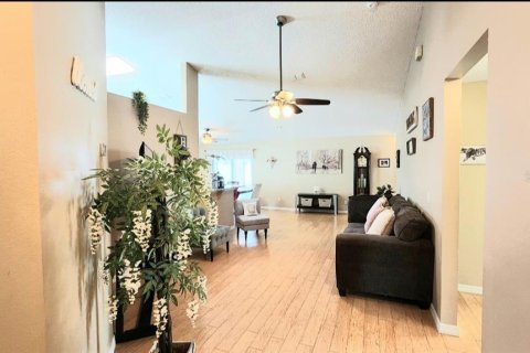 House in Kissimmee, Florida 4 bedrooms, 142.7 sq.m. № 1900346 - photo 5