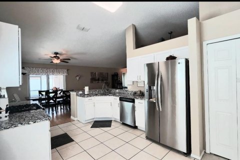 House in Kissimmee, Florida 4 bedrooms, 142.7 sq.m. № 1900346 - photo 11