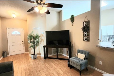 House in Kissimmee, Florida 4 bedrooms, 142.7 sq.m. № 1900346 - photo 6