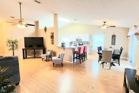 House in Kissimmee, Florida 4 bedrooms, 142.7 sq.m. № 1900346 - photo 7