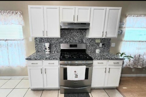 House in Kissimmee, Florida 4 bedrooms, 142.7 sq.m. № 1900346 - photo 13