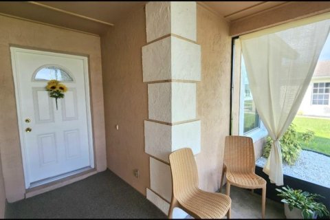 House in Kissimmee, Florida 4 bedrooms, 142.7 sq.m. № 1900346 - photo 4