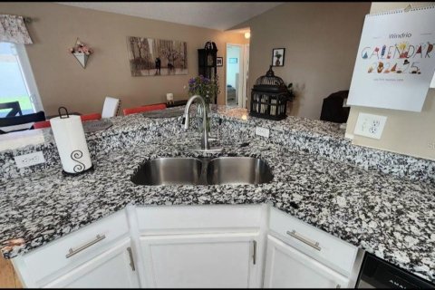 House in Kissimmee, Florida 4 bedrooms, 142.7 sq.m. № 1900346 - photo 12