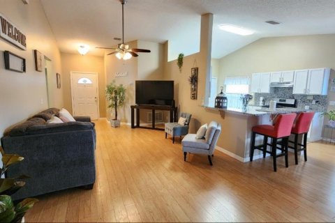 House in Kissimmee, Florida 4 bedrooms, 142.7 sq.m. № 1900346 - photo 8