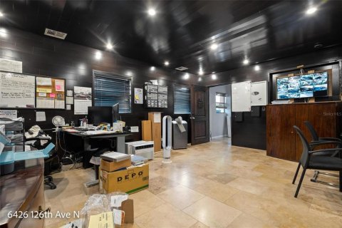 Propiedad comercial en venta en Largo, Florida, 2346.71 m2 № 1354454 - foto 13