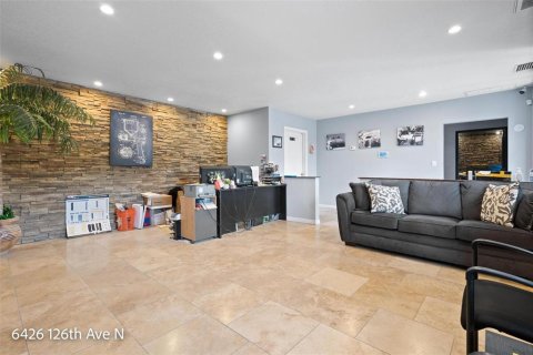 Propiedad comercial en venta en Largo, Florida, 2346.71 m2 № 1354454 - foto 9