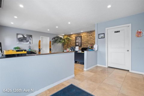 Propiedad comercial en venta en Largo, Florida, 2346.71 m2 № 1354454 - foto 7