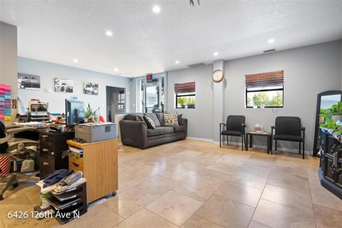 Propiedad comercial en venta en Largo, Florida, 2346.71 m2 № 1354454 - foto 10