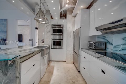 Apartamento en alquiler en Miami, Florida, 2 dormitorios, 102.19 m2 № 1842717 - foto 11