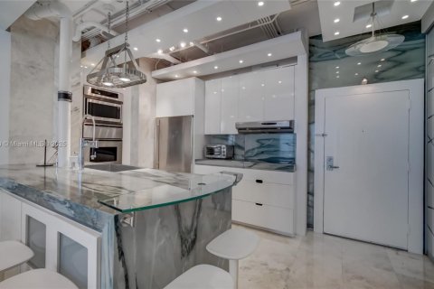 Apartamento en alquiler en Miami, Florida, 2 dormitorios, 102.19 m2 № 1842717 - foto 1