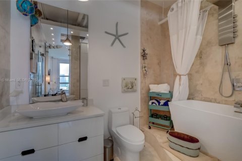 Apartamento en alquiler en Miami, Florida, 2 dormitorios, 102.19 m2 № 1842717 - foto 9