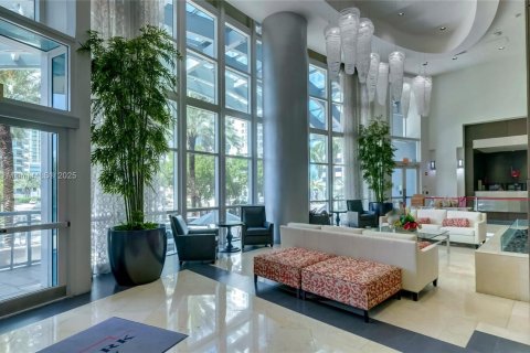 Apartamento en alquiler en Miami, Florida, 2 dormitorios, 102.19 m2 № 1842717 - foto 14