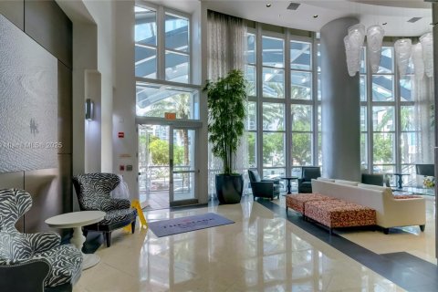 Apartamento en alquiler en Miami, Florida, 2 dormitorios, 102.19 m2 № 1842717 - foto 15