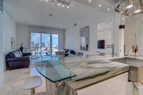Apartamento en alquiler en Miami, Florida, 2 dormitorios, 102.19 m2 № 1842717 - foto 2