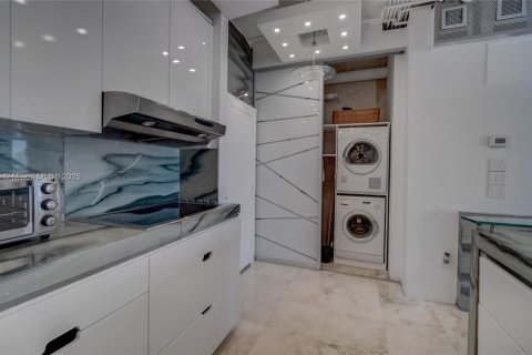 Apartamento en alquiler en Miami, Florida, 2 dormitorios, 102.19 m2 № 1842717 - foto 13