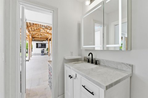House in Fort Lauderdale, Florida 4 bedrooms, 249.07 sq.m. № 2153740 - photo 23