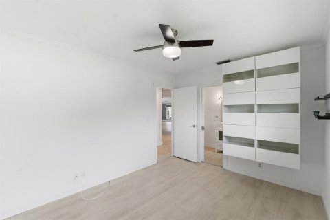 House in Fort Lauderdale, Florida 4 bedrooms, 249.07 sq.m. № 2153740 - photo 18