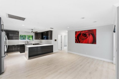 House in Fort Lauderdale, Florida 4 bedrooms, 249.07 sq.m. № 2153740 - photo 11