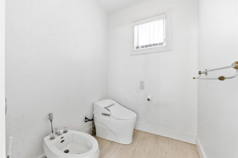 House in Fort Lauderdale, Florida 4 bedrooms, 249.07 sq.m. № 2153740 - photo 29