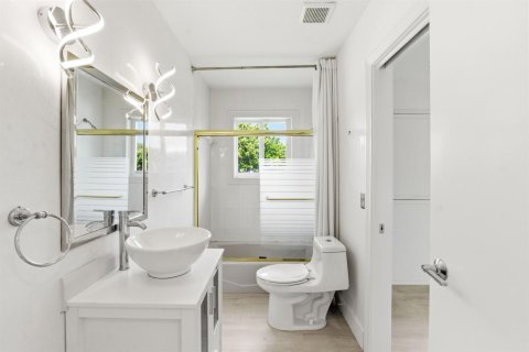House in Fort Lauderdale, Florida 4 bedrooms, 249.07 sq.m. № 2153740 - photo 17