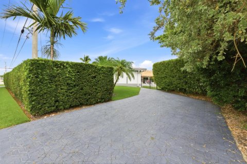 House in Fort Lauderdale, Florida 4 bedrooms, 249.07 sq.m. № 2153740 - photo 6