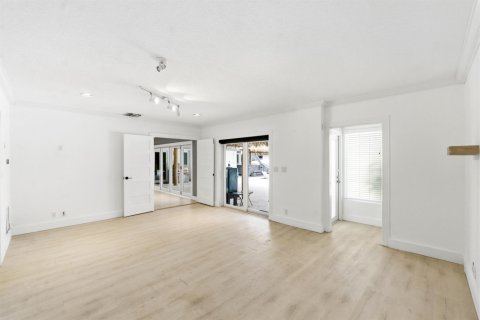 House in Fort Lauderdale, Florida 4 bedrooms, 249.07 sq.m. № 2153740 - photo 25