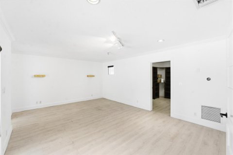 House in Fort Lauderdale, Florida 4 bedrooms, 249.07 sq.m. № 2153740 - photo 24