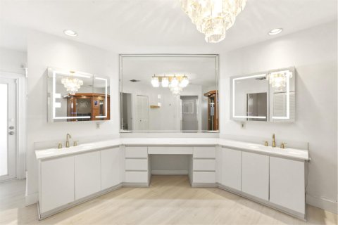 House in Fort Lauderdale, Florida 4 bedrooms, 249.07 sq.m. № 2153740 - photo 28