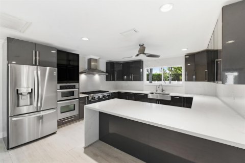 House in Fort Lauderdale, Florida 4 bedrooms, 249.07 sq.m. № 2153740 - photo 14