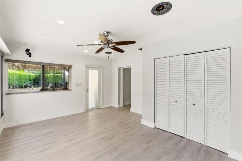 House in Fort Lauderdale, Florida 4 bedrooms, 249.07 sq.m. № 2153740 - photo 21