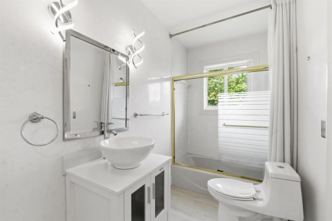 House in Fort Lauderdale, Florida 4 bedrooms, 249.07 sq.m. № 2153740 - photo 16