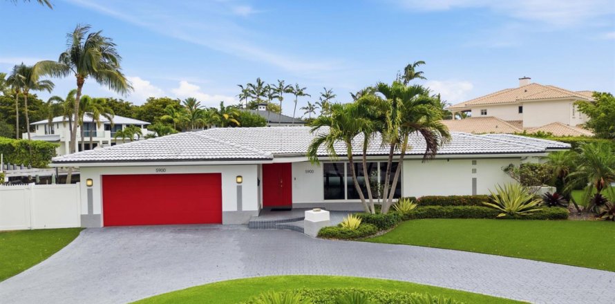 House in Fort Lauderdale, Florida 4 bedrooms, 249.07 sq.m. № 2153740