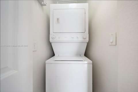 Снять в аренду кондоминиум в Майами, Флорида 3 спальни, 125.14м2, № 1982181 - фото 27