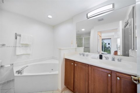 Снять в аренду кондоминиум в Майами, Флорида 3 спальни, 125.14м2, № 1982181 - фото 21