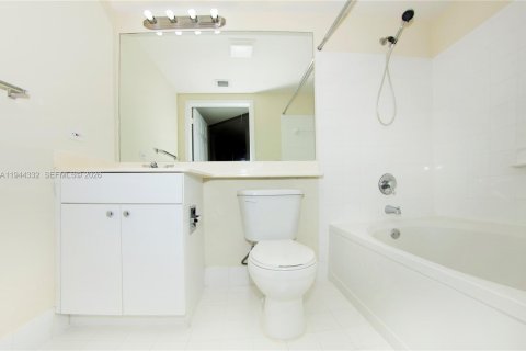 Copropriété à louer à Sunny Isles Beach, Floride: 2 chambres, 86.77 m2 № 2007793 - photo 7