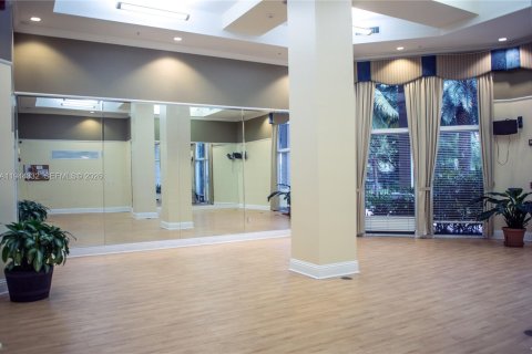 Copropriété à louer à Sunny Isles Beach, Floride: 2 chambres, 86.77 m2 № 2007793 - photo 28