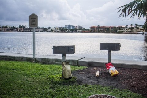 Copropriété à louer à Sunny Isles Beach, Floride: 2 chambres, 86.77 m2 № 2007793 - photo 16