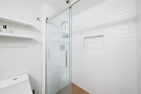 Copropriété à vendre à Miami, Floride: 2 chambres, 114.83 m2 № 1790584 - photo 17