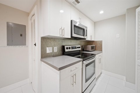 Copropriété à vendre à Miami, Floride: 2 chambres, 114.83 m2 № 1790584 - photo 13