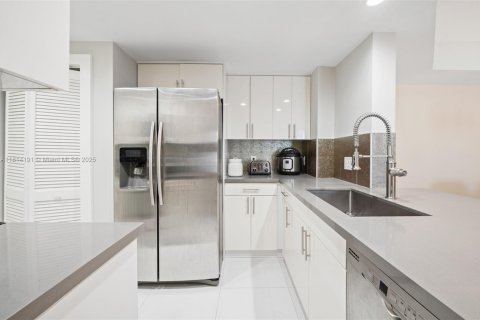 Copropriété à vendre à Miami, Floride: 2 chambres, 114.83 m2 № 1790584 - photo 12