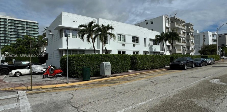 Studio à Condo à Miami Beach, Floride  № 2048409