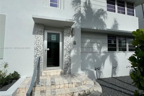 Copropriété à louer à Miami Beach, Floride: 543.66 m2 № 2048409 - photo 8