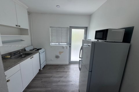 Copropriété à louer à Miami Beach, Floride: 543.66 m2 № 2048409 - photo 4