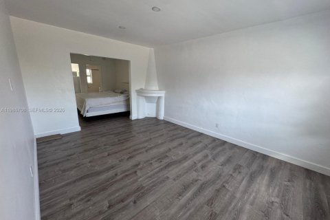 Copropriété à louer à Miami Beach, Floride: 543.66 m2 № 2048409 - photo 3