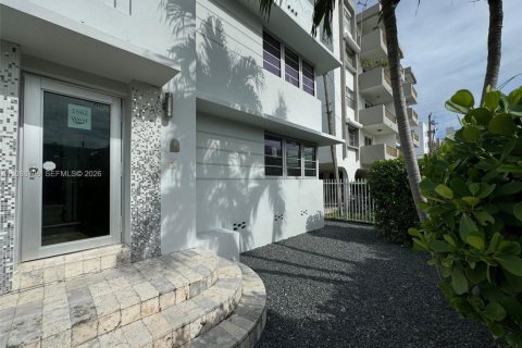 Copropriété à louer à Miami Beach, Floride: 543.66 m2 № 2048409 - photo 2