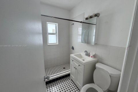 Copropriété à louer à Miami Beach, Floride: 543.66 m2 № 2048409 - photo 6