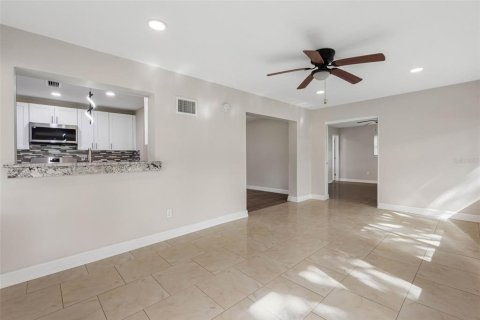 Casa en venta en Palm Harbor, Florida, 2 dormitorios, 153.85 m2 № 2135014 - foto 21