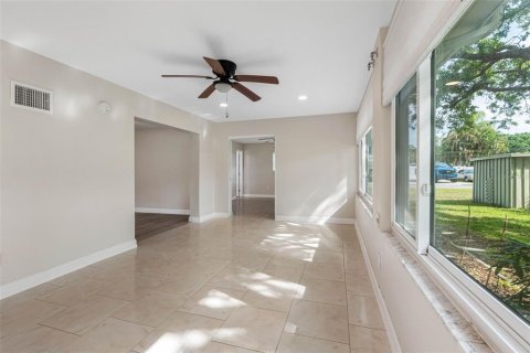 Casa en venta en Palm Harbor, Florida, 2 dormitorios, 153.85 m2 № 2135014 - foto 22