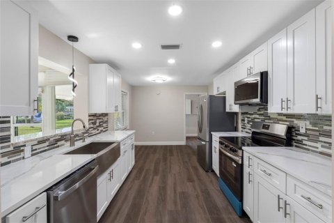 Casa en venta en Palm Harbor, Florida, 2 dormitorios, 153.85 m2 № 2135014 - foto 9